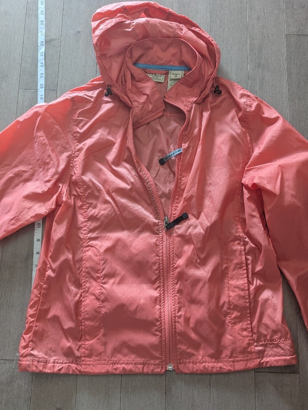 L.L. Bean Women Hooded Raincoat in Coral Pink Medium
